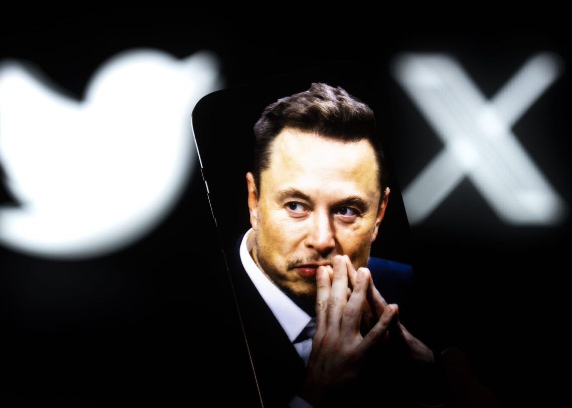 Elon Musk Rebrands Twitter To X Replaces Iconic Bird Logo Fin Pros News 2152